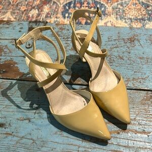 Louise et Cie Ankle Tan Patent Leather Strap Kitten Heel Shoes Size 7.5